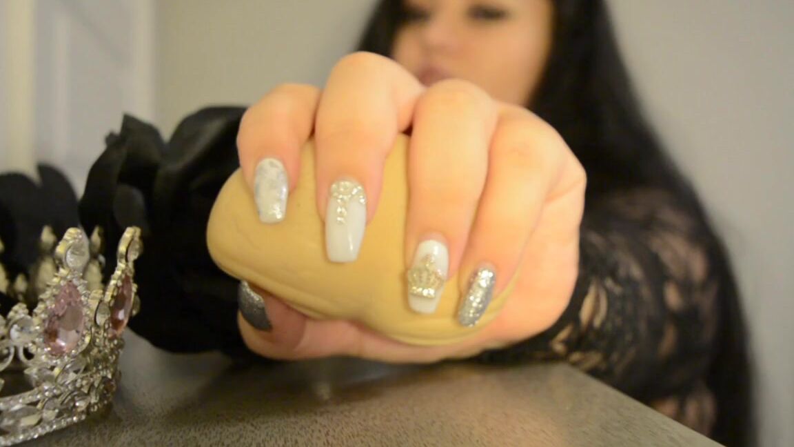 Destinydiaz Princess Taps Her Nails