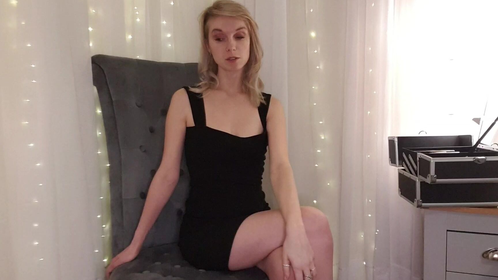 Giantess,Little People,Powerful Woman,Humiliation,SFW lexi snow giantess catches and sits on you ManyVids