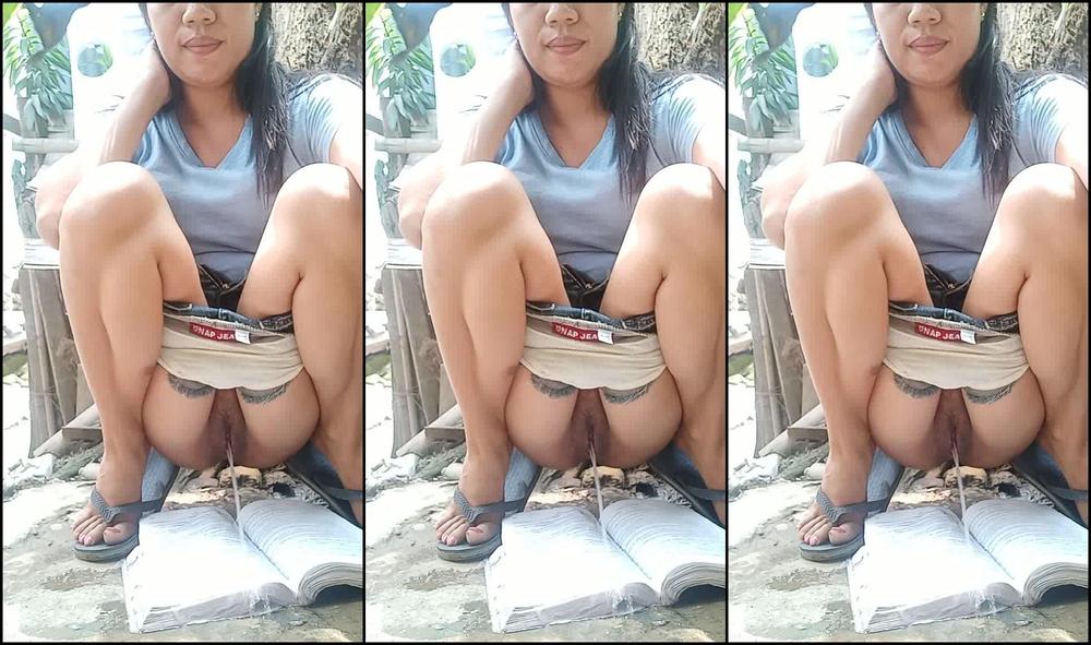 Cummybaby P In The Book And Toilet