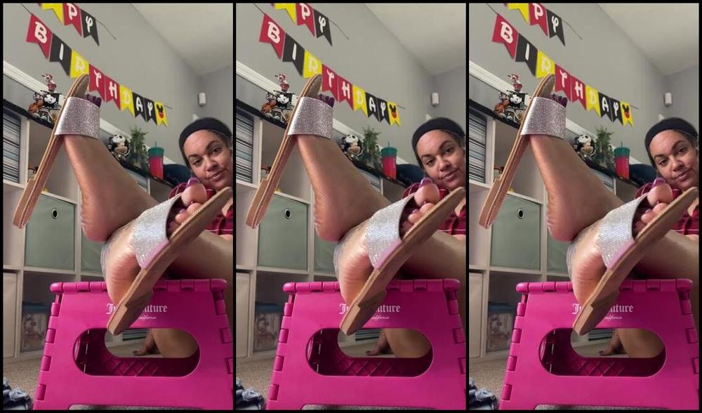 Deedeericanfeet 11 19 2024 Onlyfans Video As Requested Dangling In These Cute Sandals Tease