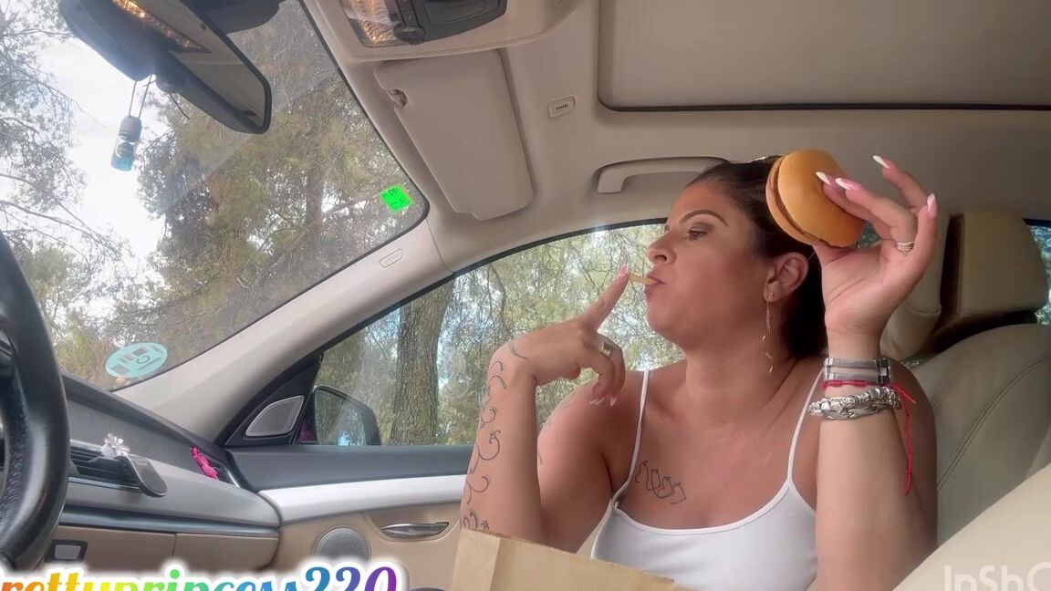 Prettyprincess220 08 21 2024 Onlyfans Video Eating And Burping In Car