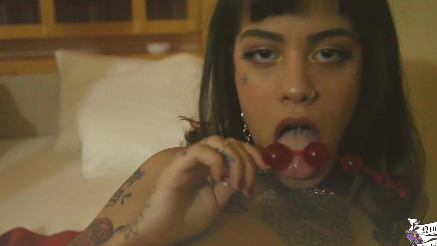 ninaforbidden playing with my ass Manyvids