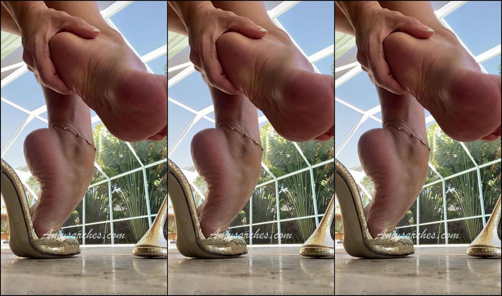 Amysarches Hi Guys Here S Part Of My Newest Set In My Aqua Bandage Dress And My Beautiful Gold