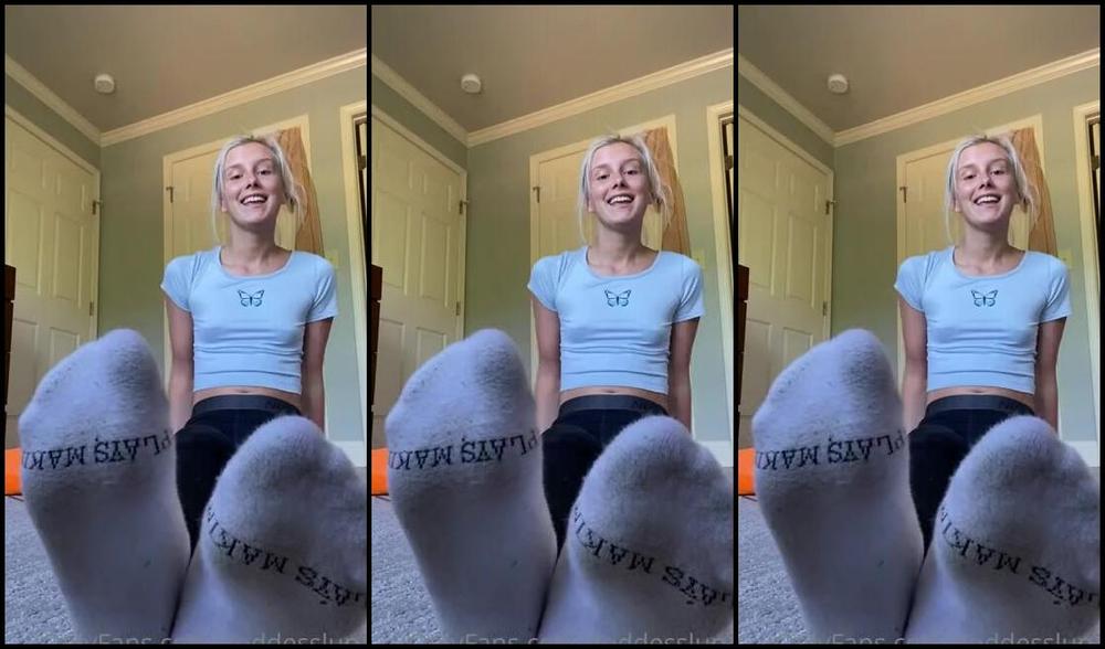 Luna Thrift Nicknamed Goddesslunat Onlyfans Black Mail Custom With Leggings And Smelly Socks