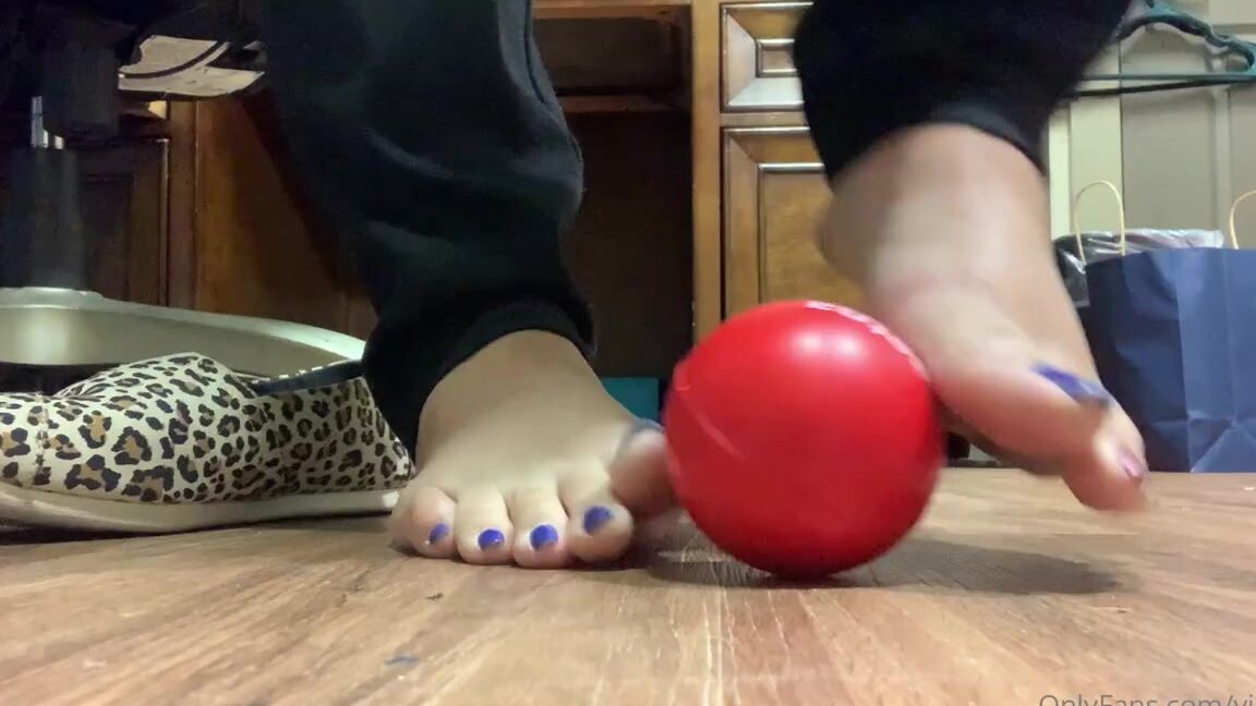 Natasha Aka Vibez3 Onlyfans Some Like To Squish Stress Balls In Their Hands I Like Using My Feet Imagine Being That Tiny B 4