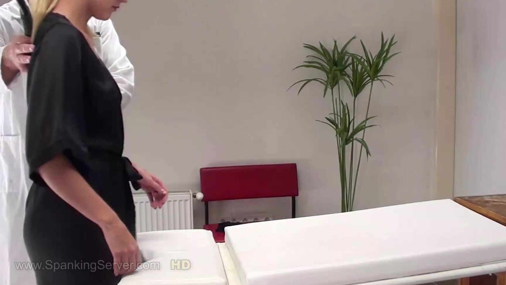 Faphouse Lizzy Has A Sess Of Ass Whip At Her Doctor