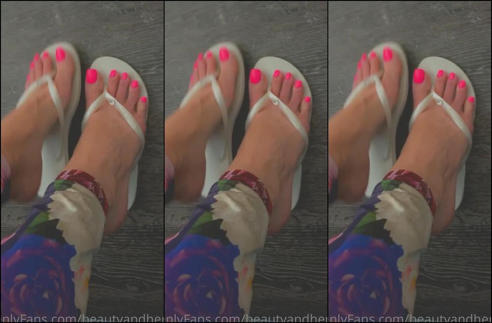 Beautyandherfeetz Flip Flop Dangle With This Neon Pink Pedi By Re
