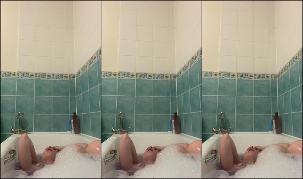 Latinmoniquexx Come Take A Wash With Me Hehe