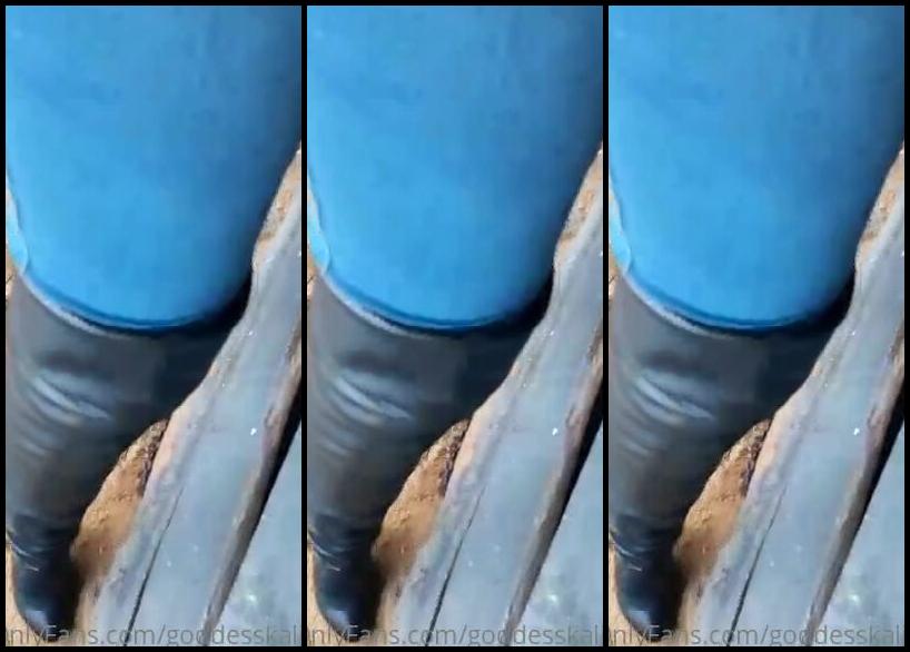 Goddess Kalinda Nicknamed Goddesskalinda Onlyfans This Is What You Are To Me Shit I Use As I Want As Many Times