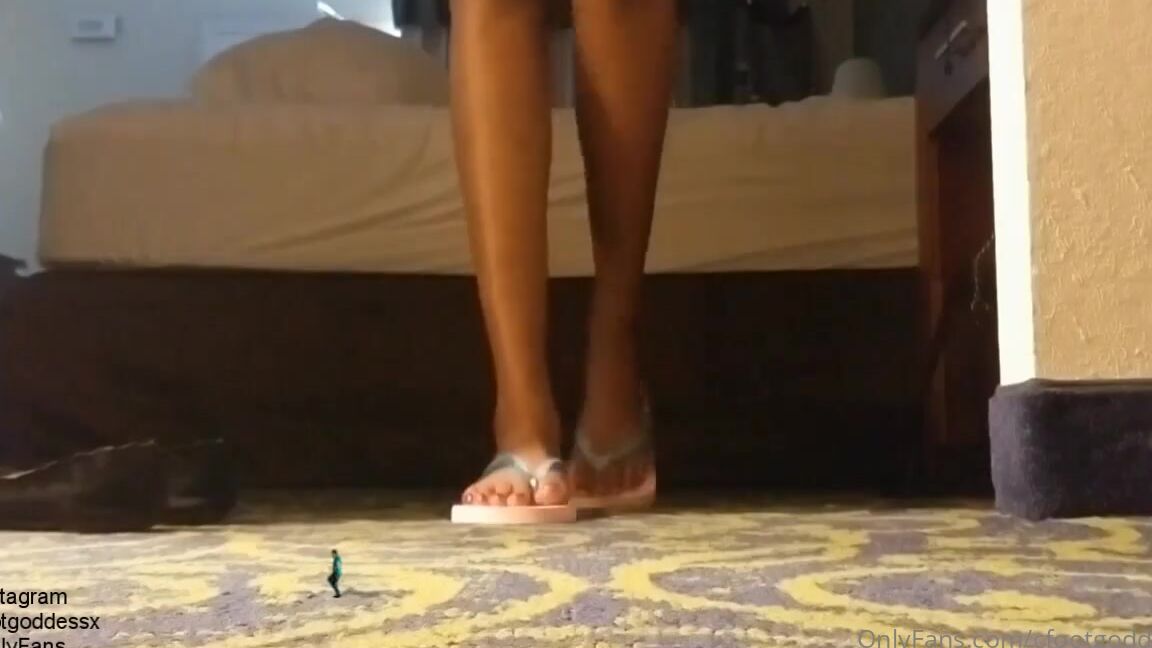 Chocolate Foot Goddess Nicknamed Cfootgoddessx Foot Fetish 07 02 2021 Onlyfans Video Flip Flop Giantess