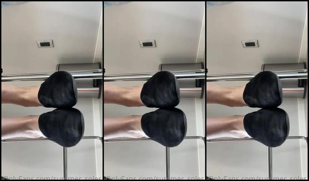 Summer Solesis Nicknamed Summer Solesis Onlyfans A View From Under My Desk