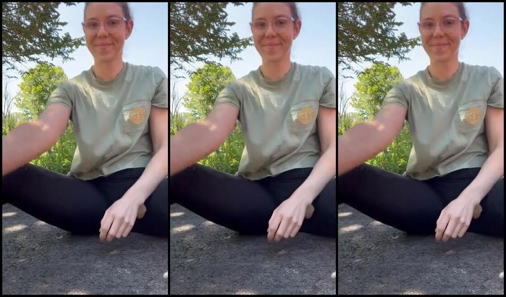 Nina Aka Fityoginina Onlyfans Cute Abs Casual Thursday Omg The Weather Is Amazing Ip