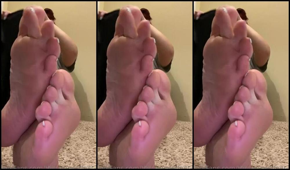 Thesesweetfeet Nicknamed Thesesweetfeet20 Onlyfans 05 10 2022 Happy Monday Loves It S Been A Long Day At Work And Now Im Doing Some Laundry