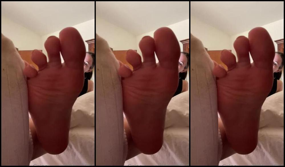 Crissyworld0K Nicknamed Crissyworld0K Onlyfans Annusa E Lecca I Miei Piedi Sudati Lurido Sfigato Questa L Unica Cosa Che Puoi Fare Per Rendere Premium