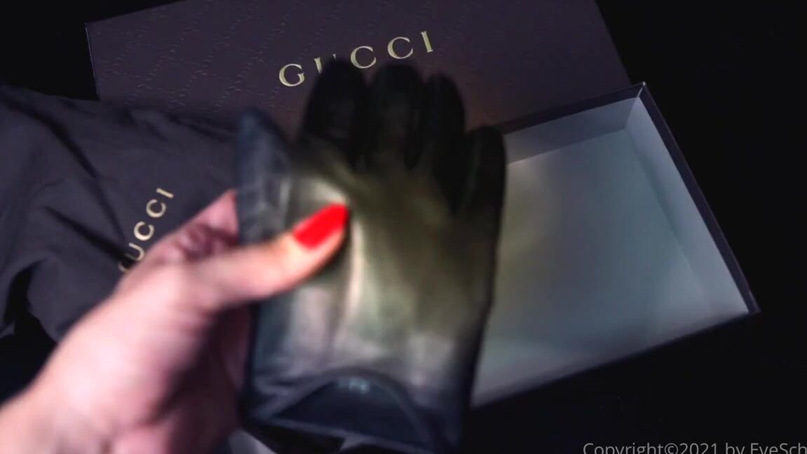 Eve Schwarz Nicknamed Eveschwarz Onlyfans You Cannot Make A Revolution With Silk Gloves Leather Gloves Asmr Asmr Leatherglove