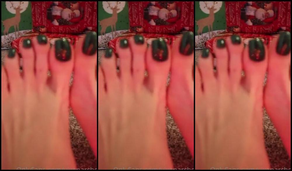 Vixenarches Onlyfans Christmas Toes And A Little Christmas Lights Bondage