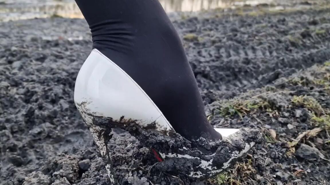 Kats Worn Heels Nicknamed Katswornheels Onlyfans Lets Get Them A Little Dirtier