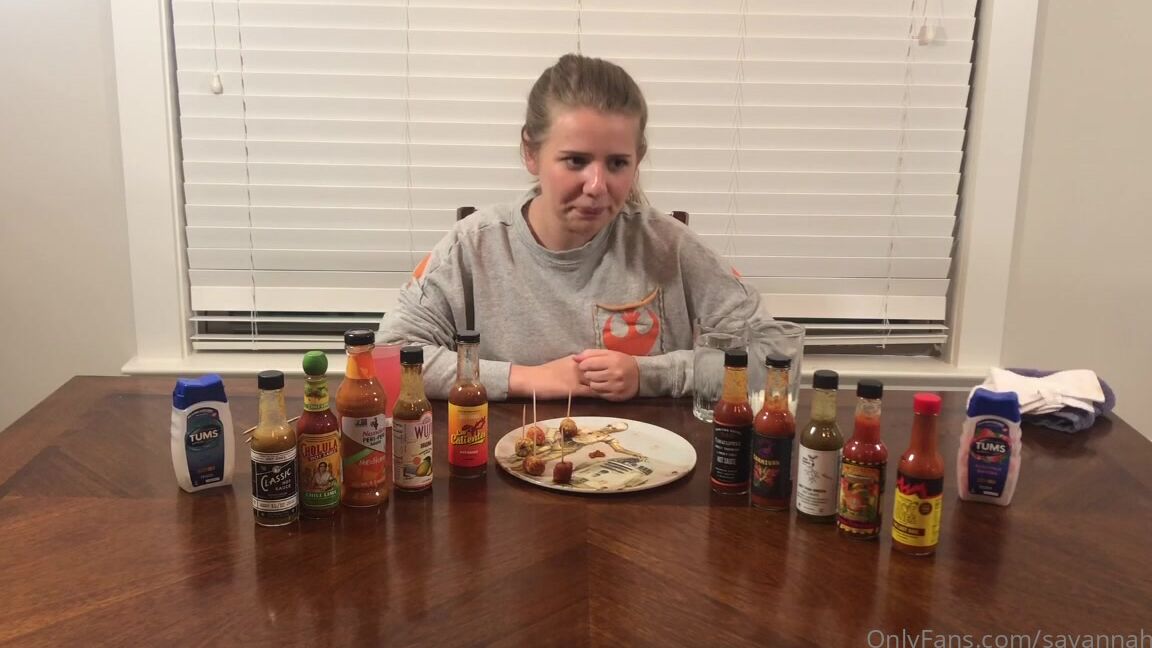 savannahsolo-18-05-2020-332269802-guess-who-fucked-up-and-ate-the-hottest-sauce-i-had-first-enjoy-me-hurting-myself-eating-h
