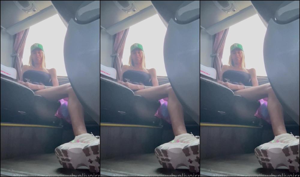 Juuh Oliveirra 2892344304 06 01 2023 Catch Me Like That On The Bus