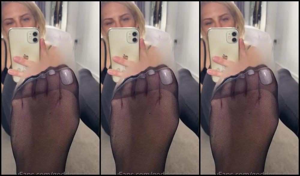 Goddesssuzie26 Onlyfans This Is What Happens When Your Face Is Being My Foot Rest When I Get Home From Work The Sweat Soak