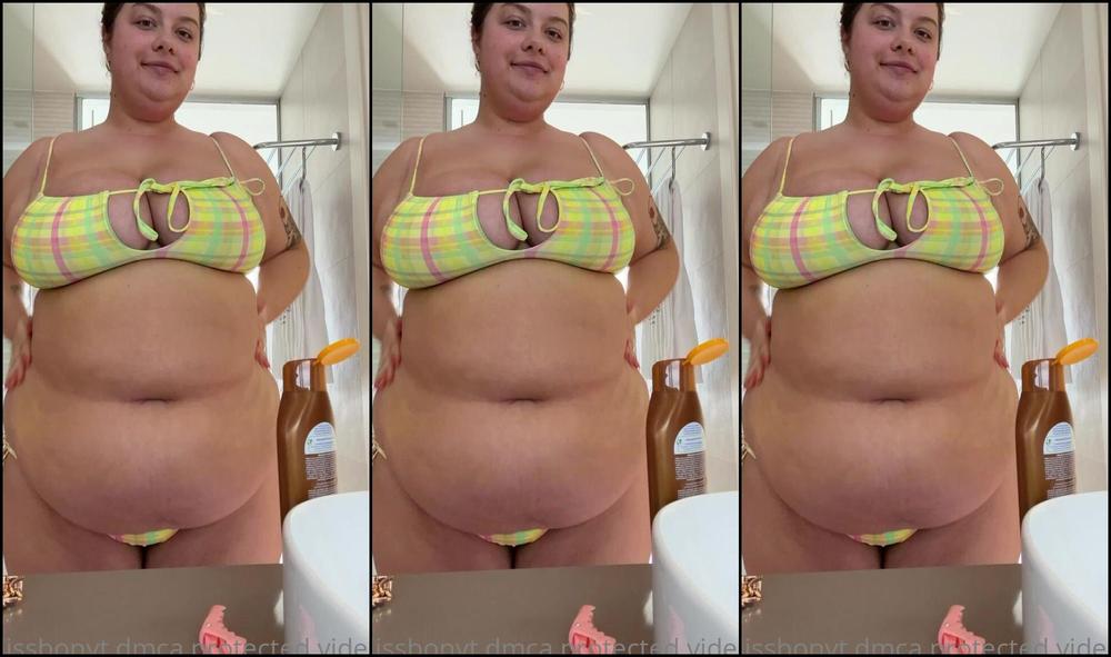 Alissbonyt 2764550560 02 04 2023 Gotta Protect The Precious Belly From The Sun