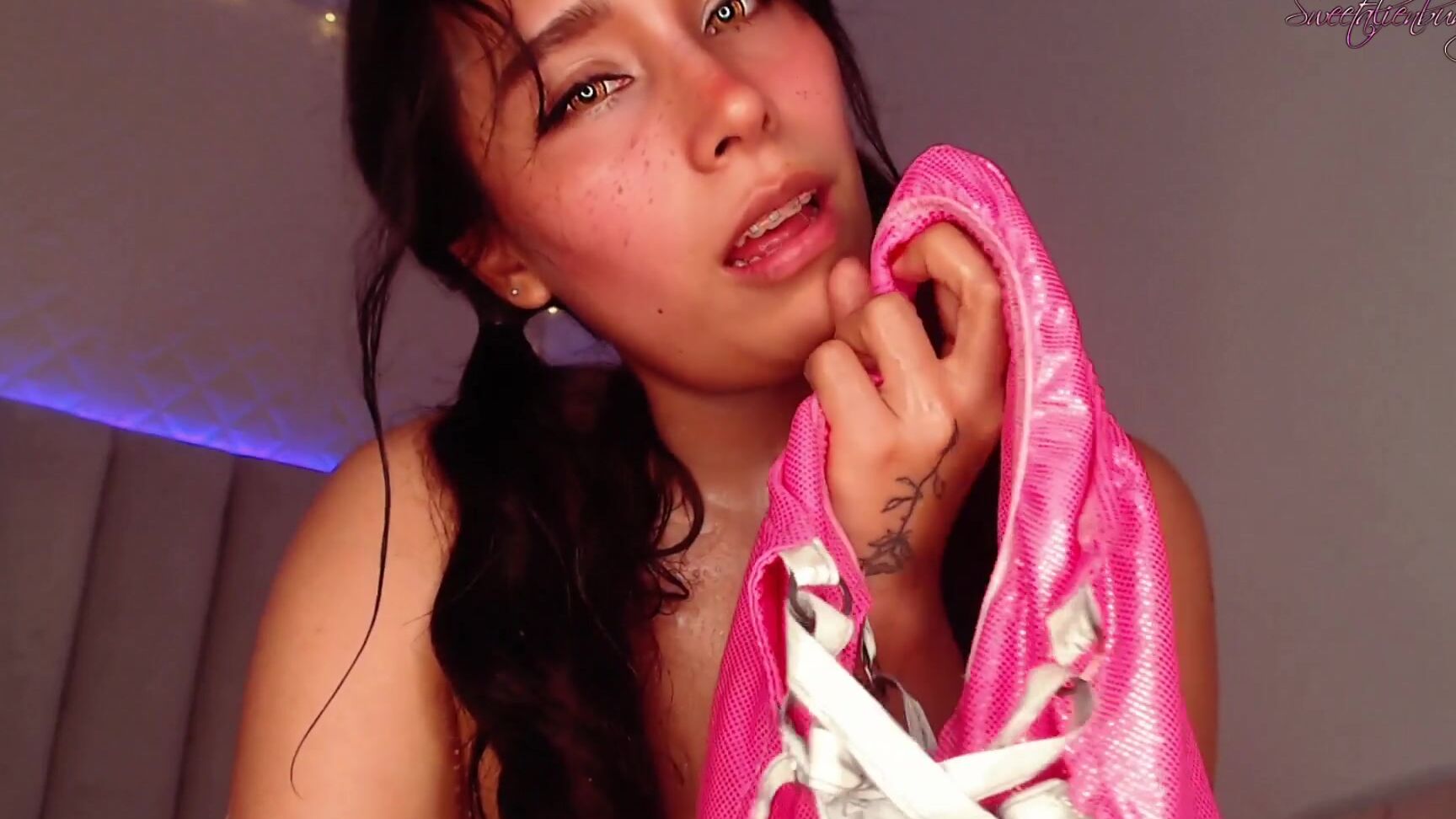 18 & 19 Yrs Old, Pussy Play, Smell Fetish, Sweat Fetish, Taboo sweetalienbunnyy sweating and smelling fantasy ManyVids