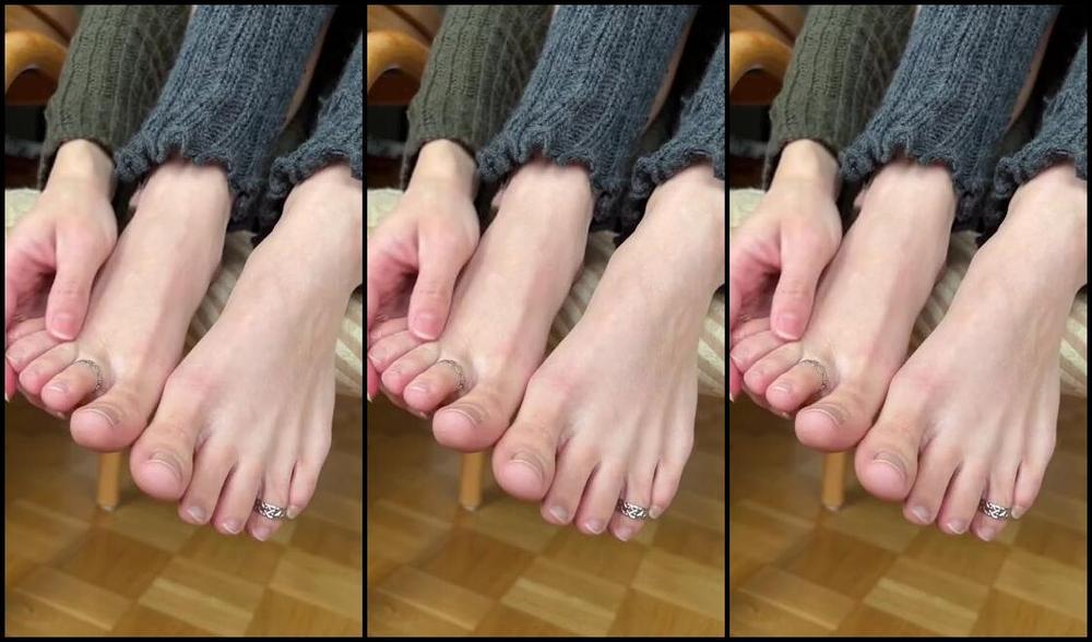 Goddess Claire Nicknamed Goddessclair 01 18 2023 Onlyfans Video Its Your Job To Keep My Feet Warm In Winter