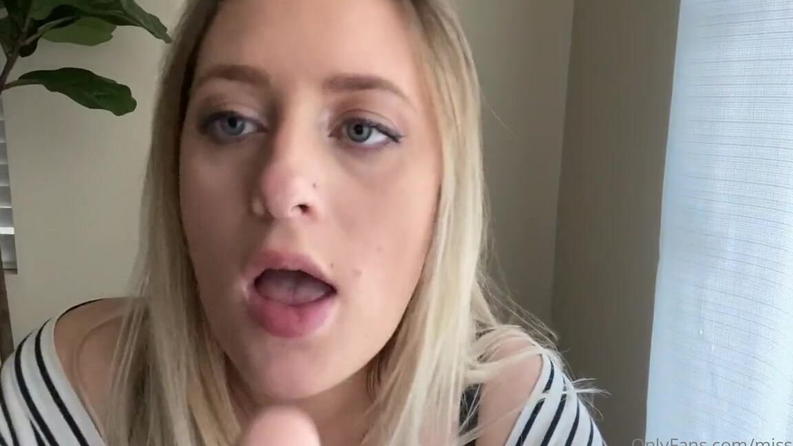 Miss Cassi Nicknamed Misscassi Onlyfans Fitting You For A Suit