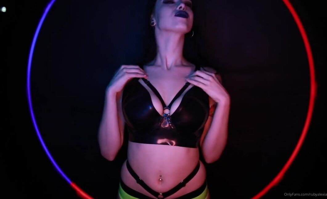 Miss Ruby Alexia Nicknamed Rubyalexia Onlyfans Video 930