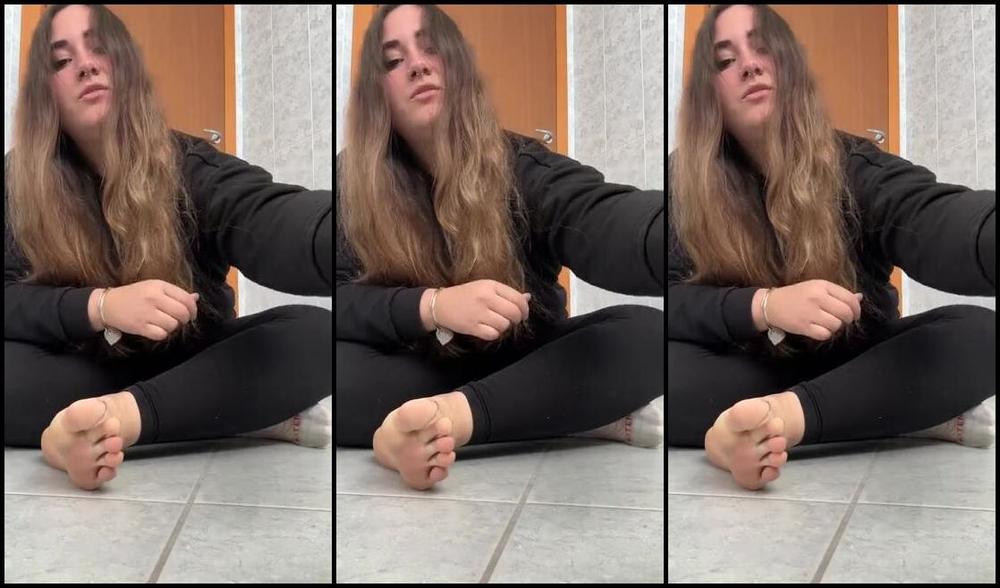 Yourdiamondvip Onlyfans Ho Trovato Un Piccolo Ometto Nel Mio Bagno Oggi E Mi Sono Divertita A Sottometterlo E Fargli Fare