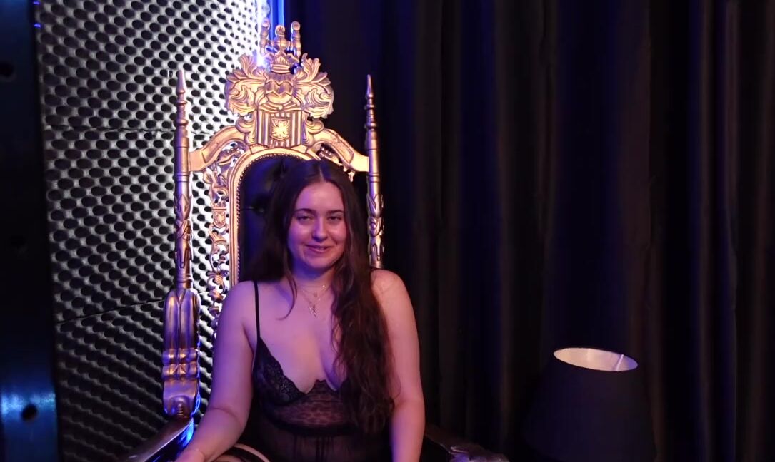 Miss Lady Lynx Nicknamed Missladylynx Onlyfans We Are Back With Questions And Ass I Am Sorry I Have Been Absent On Here The Family Vacation Took