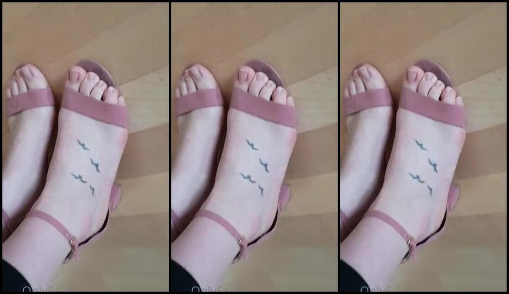 Feet Beautyx Nicknamed Feet Beautyx 04 17 2021 Onlyfans Video Raiding My Moms Shoe Closet Part 3 These Two Pairs Are Proper Worn Hope You