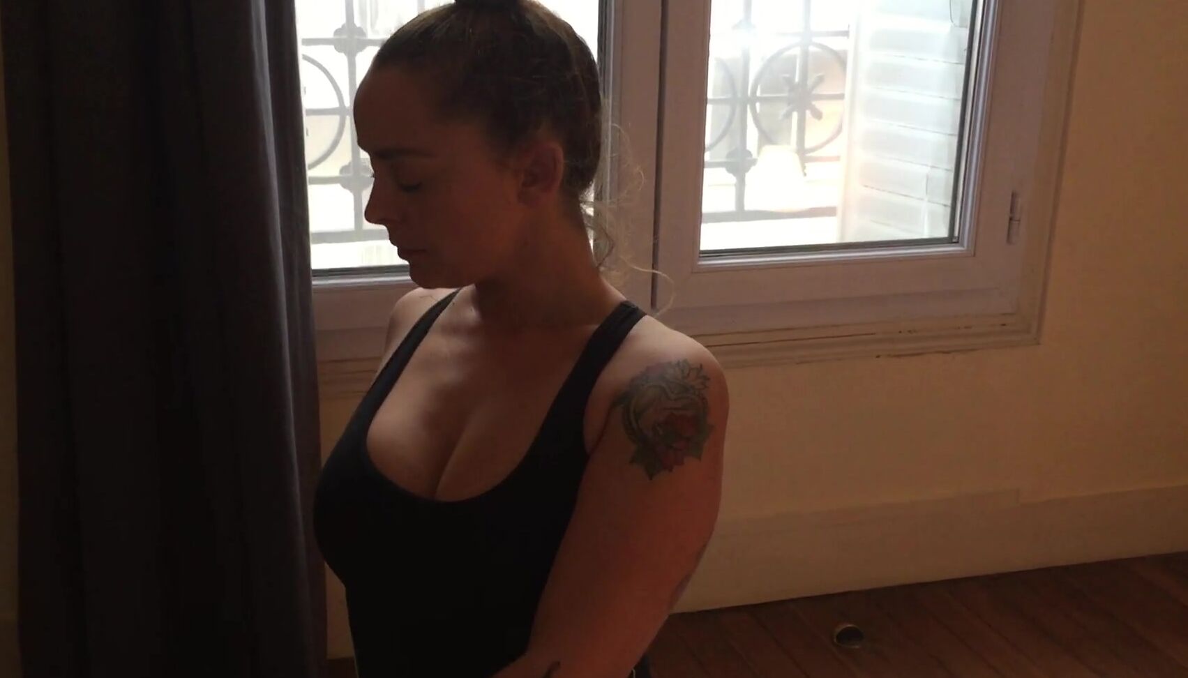 Lizadelsierra En General Ma Seance De Yoga Est Beaucoup Plus Zen Mais Avec Un Voyeur Dans La Pi Ce J