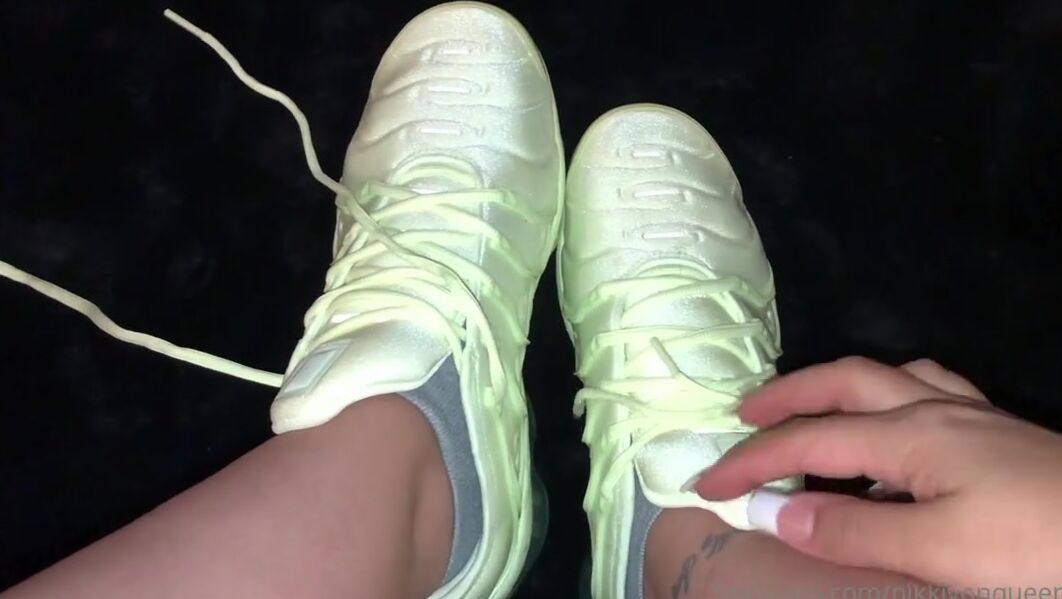 Prettynikkitoez Onlyfans My Feet Were So Tired From Running Errands All Day 9