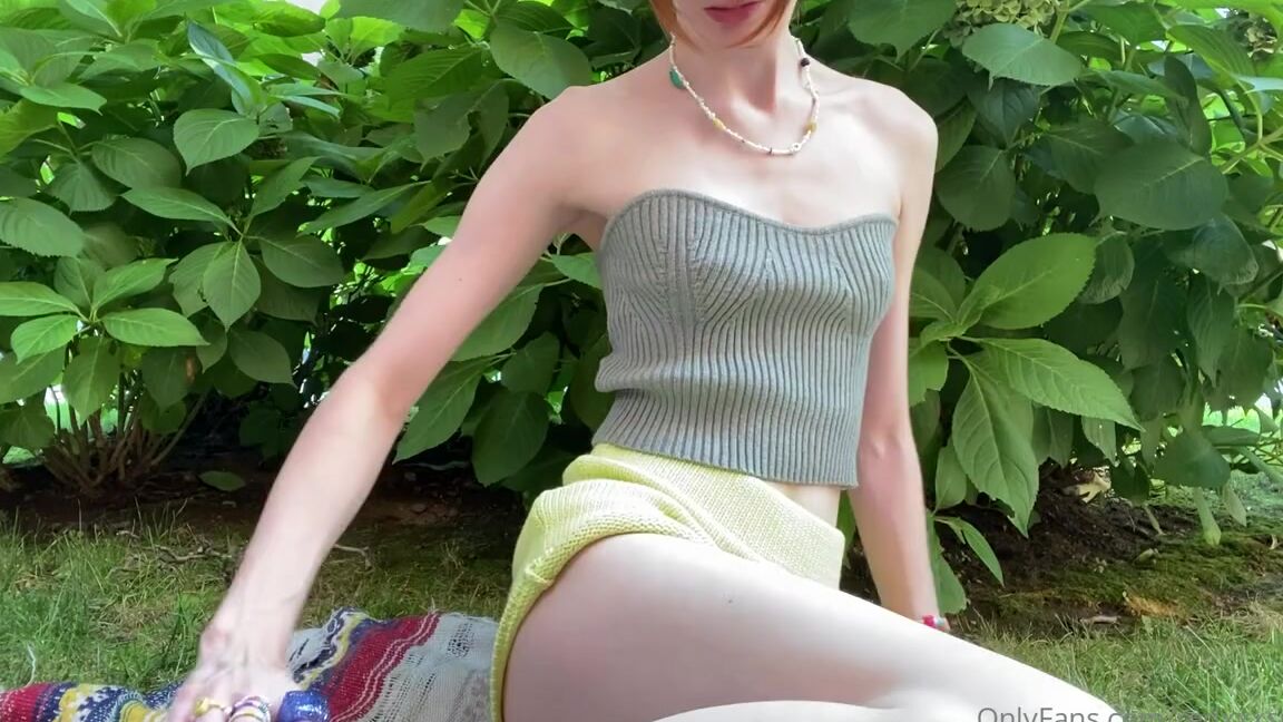 Zoe Strawberry Nicknamed Redxxxsuede Onlyfans The Mosquitoes Love