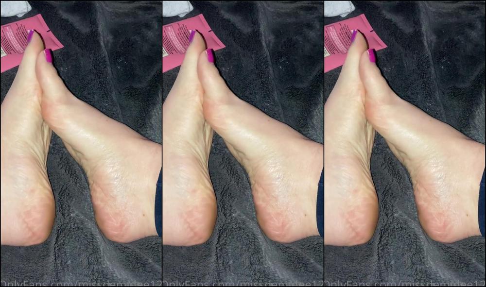 Missdemidee Let S Massage My Deliciously Divine Feet You Little Footfreak