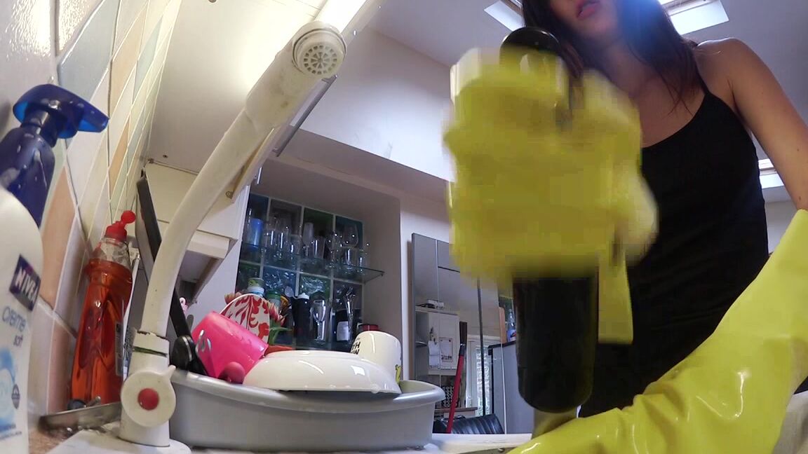 Sophia Smith Rubber Gloves Washing Up