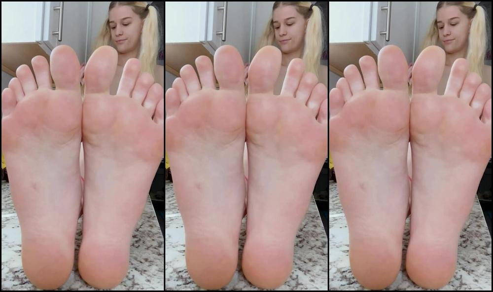 bluedream-12-10-2020-1059692426-for-my-feet-lovers-also-if-you-like-upskirt-and-my-legs-this-will-stroke-your-fancy