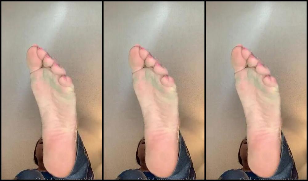 Natasha Aka Vibez3 Onlyfans Let Me Smash Your Pathetic Tiny Ass Like A Bug With These Dirty Giantess Soles Toes