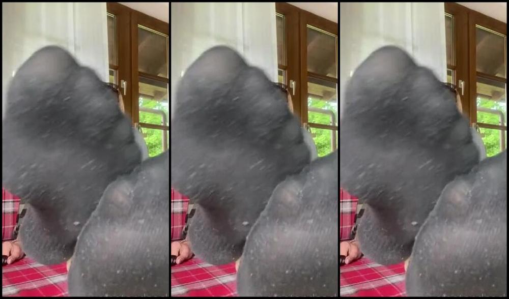 Emmysfeetandsocks Aka Emmyfeetandsocks Onlyfans Imagine My Feet And Super Smelly Socks So Close To Your Face What Would Youp