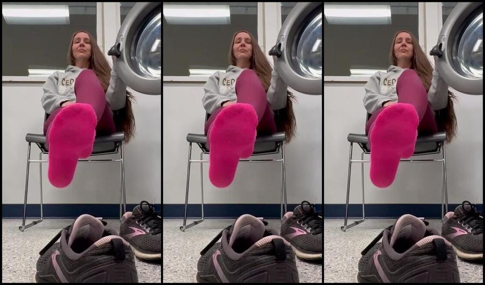 Soldmysolesforink Nicknamed Soldmysolesforink 12 02 2023 Onlyfans Video A Smidge Late Cause This Friday Was Full Of Errands 81Om