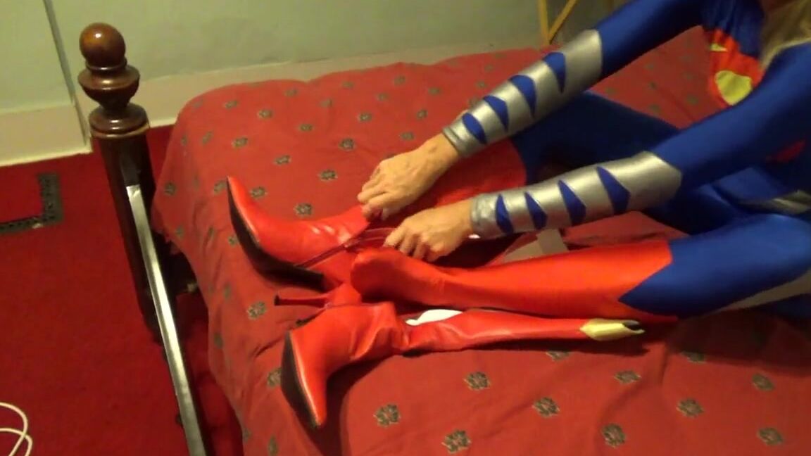 Superheroine Tales Frozen Trapp