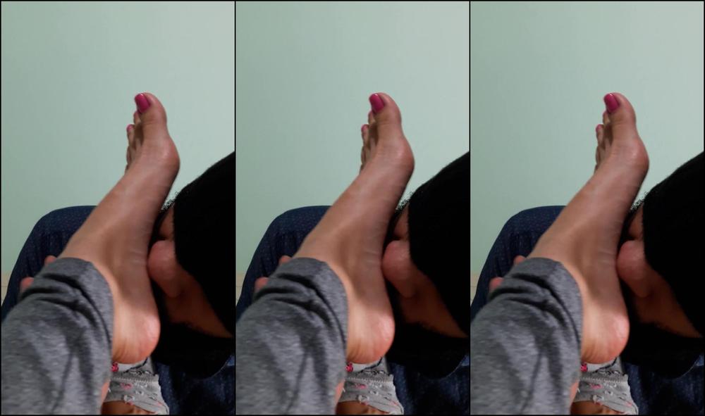 Thefeetoflola Footworship Dirty Socks Sweaty Feet And Pink Nails Min