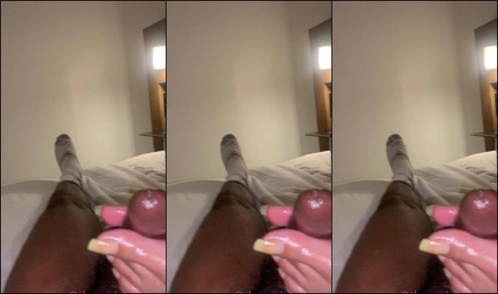 Theemisses He Wanted Them Bare So He Got Them Bare