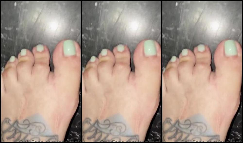 Servingbarefeet Aka Servingfet Onlyfans Sweaty Af It S How They Stay Soft Af Toooo