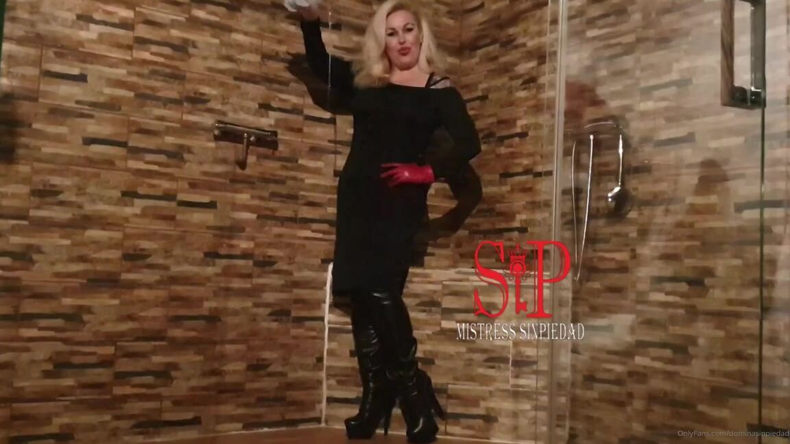 Mistress Sinpiedad Nicknamed Sinpiedad Onlyfans There Is Not Better Champagne That Spanish One Cheers And Try Followers