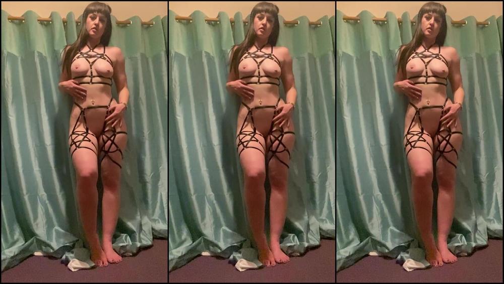 Vivienne Lamour Mistress Teaches You How To Yank It