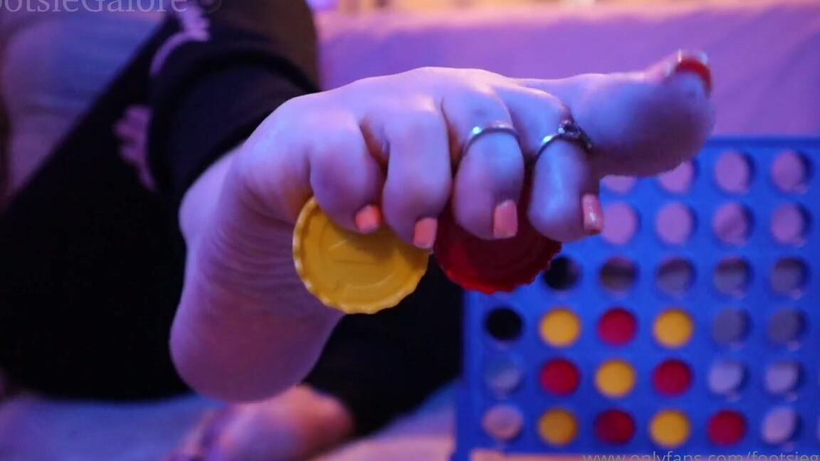 Footsiegalore Onlyfans Chilled Out Weekend Fun You Fancy A Game You Know I M Not Going To Play Fair Let S See If You Can