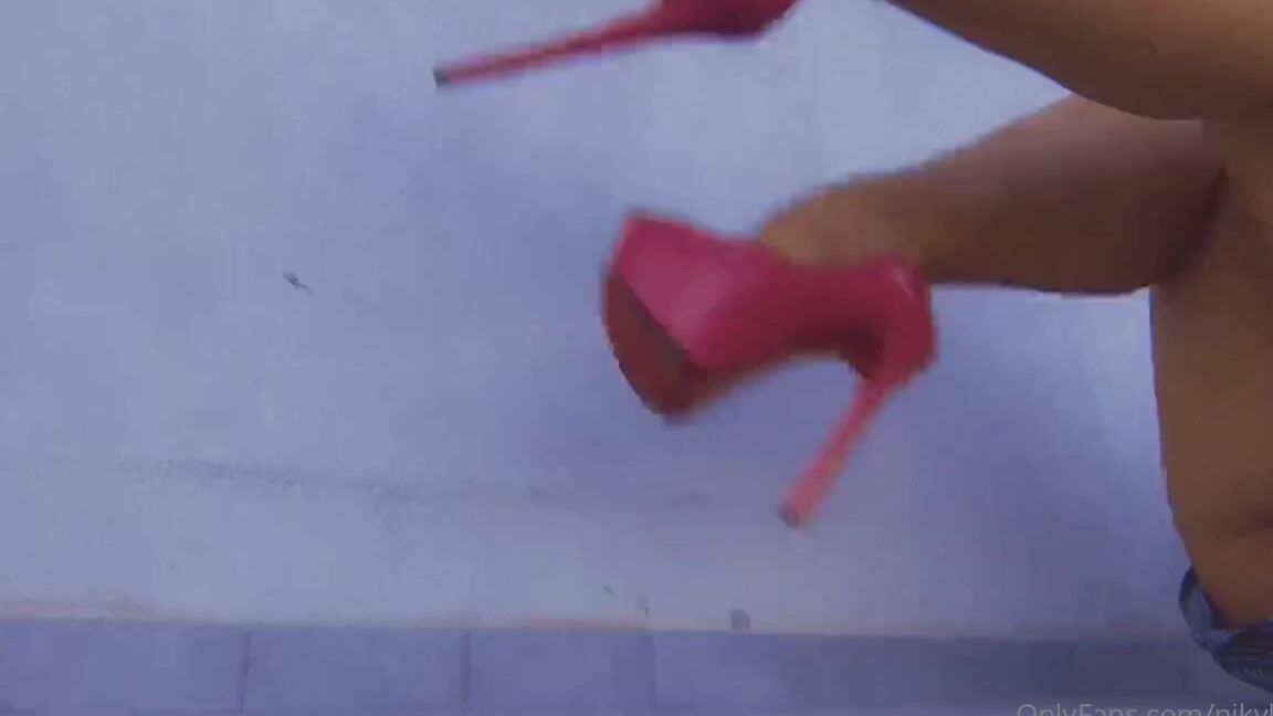 Nikykikka Nicknamed Nikykikka Foot Fetish 05 29 2022 Onlyfans Video Dangling Pink And Today Big