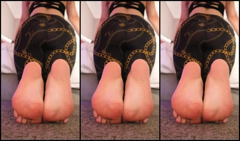 Footsiegalore Onlyfans Чувствую Дерзость Сегодня В Моих Цепных Леггинсах Посмотрите На Какие Милые Мои Сексуальные Мягкие Подошвы Are O